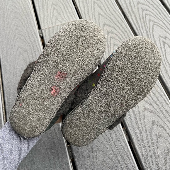 Sorel Youth Nakiska Slide Slippers size 5 Black with Multicolor Stars - Picture 3 of 4